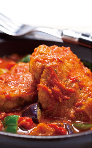 鶏肉の野菜トマトスープ煮込みの料理写真
